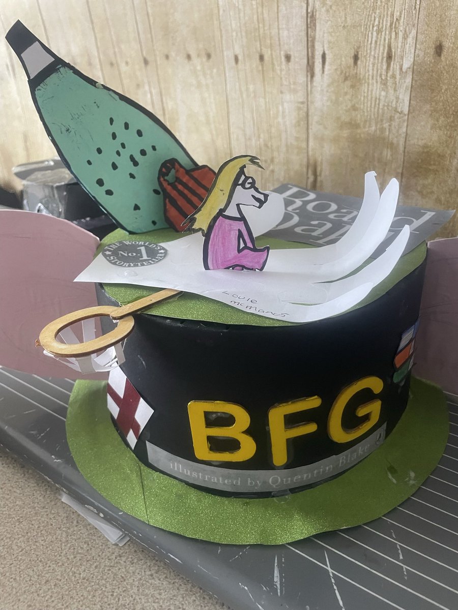 DorisNLC's tweet photo. Book on a hat #WorldBookDay2023 https://t.co/O8UUA6Ce9K
