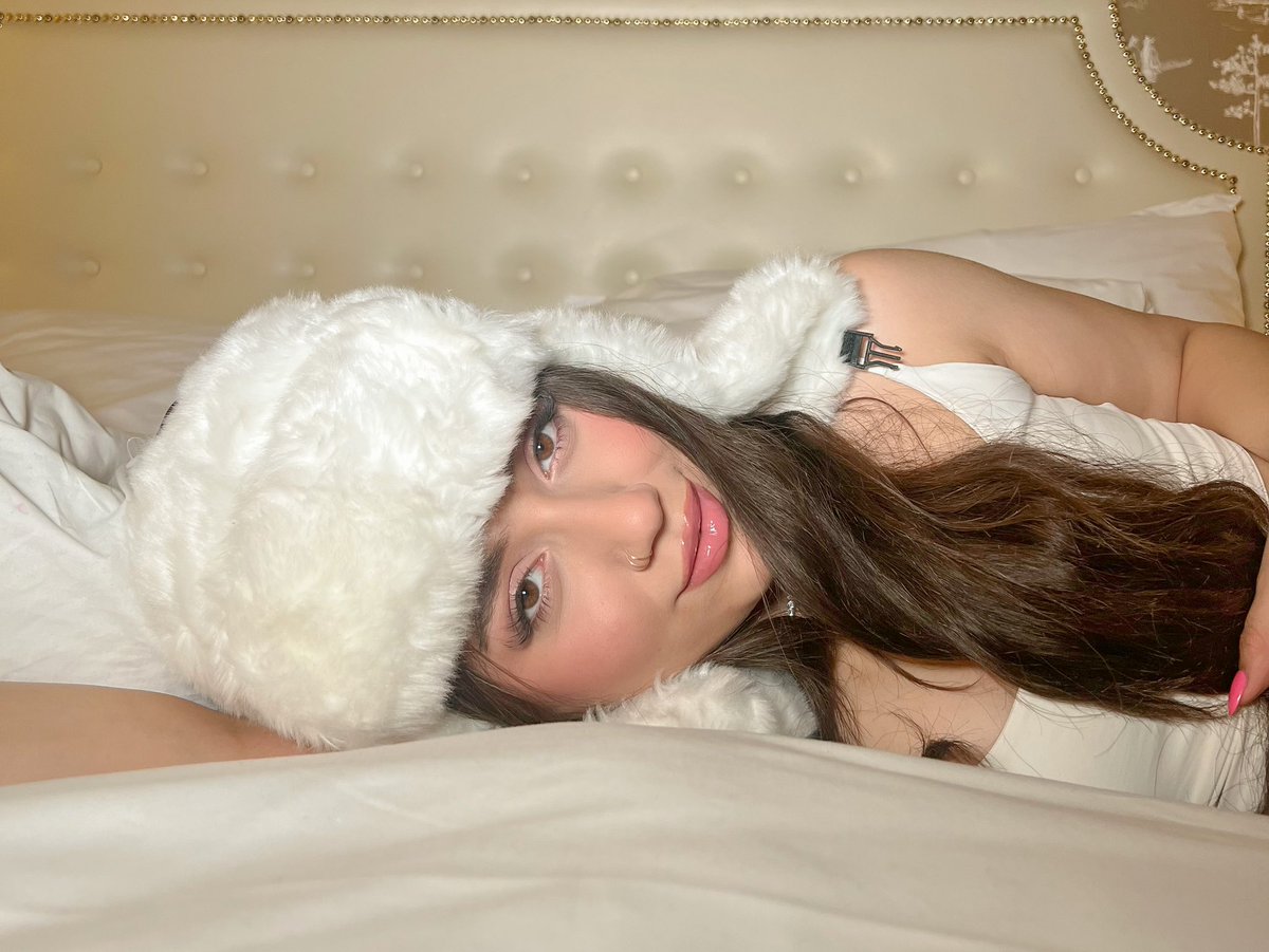 banuuuly's tweet photo. 🤍✨💤 https://t.co/I4M37WIlJy