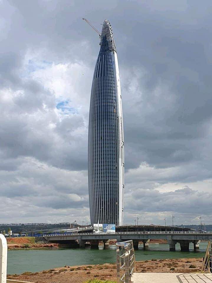 Mohammed_6_M6's tweet image. ما فائدة بناء أطول برج في إفريقيا، وهو يطل على أُناس لا حول لهم ولا قوة، البرج يطل على شعب غير قادر على ملئ قفة خضر تسكت بها جوع أولادها وبطونها في بلد سياسته القمع وجوع كلبك يتبعك وشعاره المغرب الأخضر أجمل بلد في العالم والحقيقة أبعد من ذلك.
#المغرب
 #محمد_السادس #سعد_لمجرد