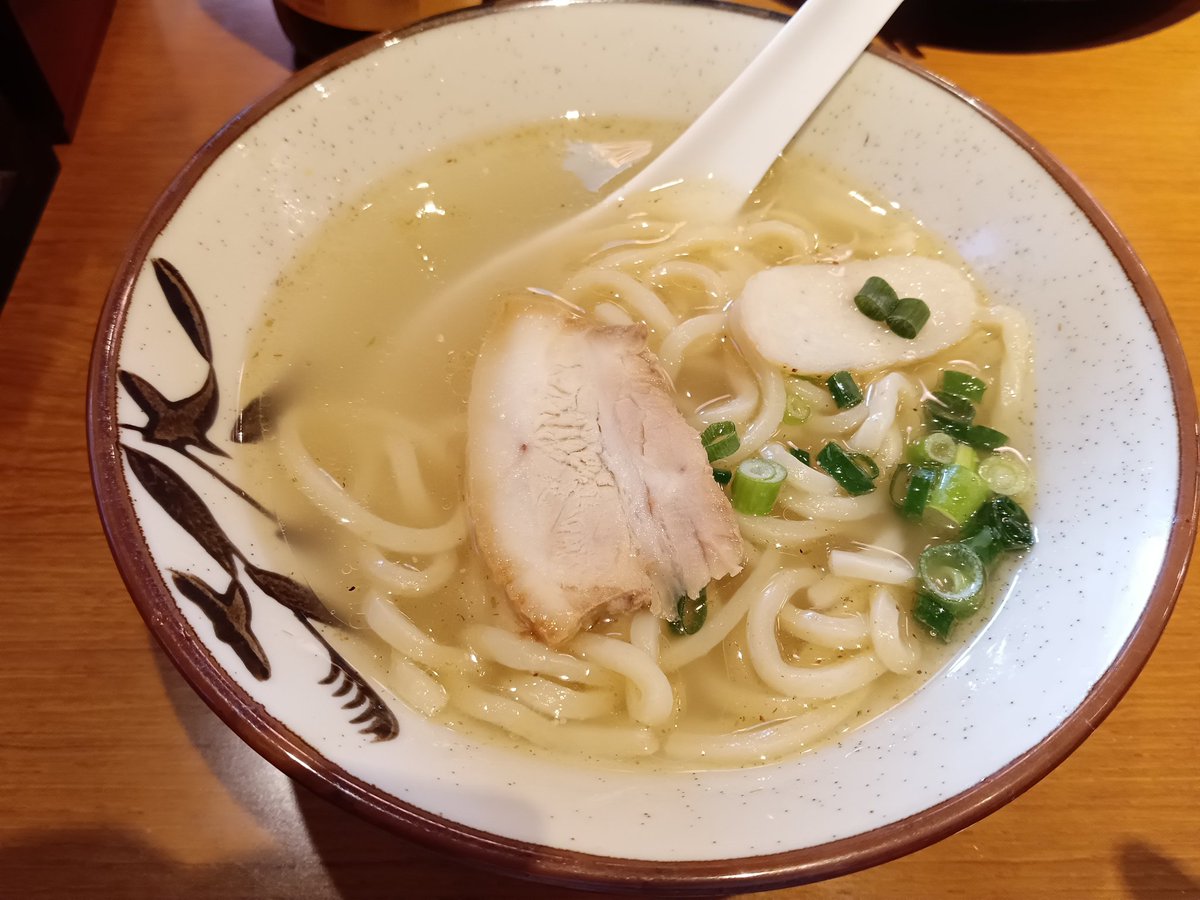 ATF54_71's tweet photo. 「星の浜食堂 国分寺店」でマース（塩）唐揚げと沖縄そば（ハーフ）

一品＋ハーフそば（とオリオンビール）で満足度高し🍺😋 https://t.co/KW6UjluB87
