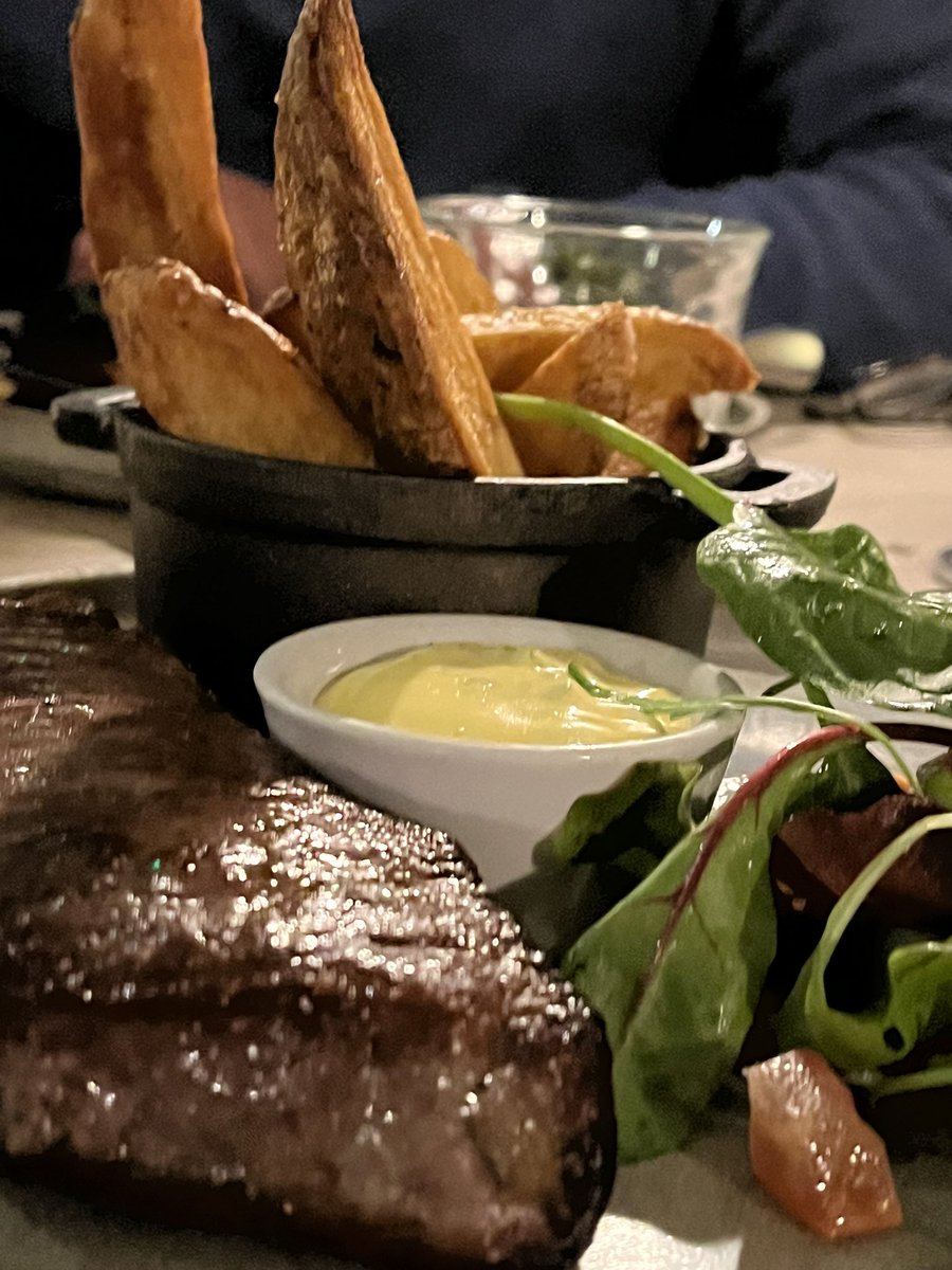 Friday evening supper <a href="/theebrington/">The Ebrington Arms</a> discussing with <a href="/Rupertbell/">rupert bell</a> the forthcoming <a href="/CheltenhamFesti/">Cheltenham Festival</a> preview evening with <a href="/LizDKelly/">Liz Kelly</a> on Monday 13th March. Accommodation available too for #CheltenhamFestival. Call us on 01386 593223. <a href="/talkSPORT/">talkSPORT</a>