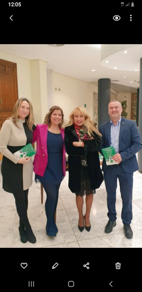 LopezyValiente's tweet photo. Entrañable acto llevado a cabo en #Murcia en la presentación del partido @3edadenAccion @3edadenaccionM #RegiónDeMurcia
Con entrega de premio a la coral murciana #Discantus @CoralDiscantus recogido por su director. https://t.co/DnsXKelQSu