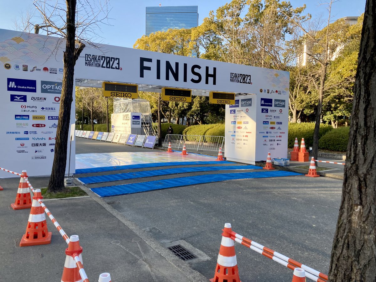 FR800BLFVF's tweet image. 受付完了しました
エクスポの盛り上がりにテンション⤴️
会場の下見も行い、フィニッシュゲートにさらにヤル気が湧き上がりました🔥明日はここを笑顔でくぐりたいです😆
スタッフ・ボランティアの皆様、出場される皆様よろしくお願いします❗️
#大阪マラソン
#グライドライド3
#2xu
#teamいきもの舎