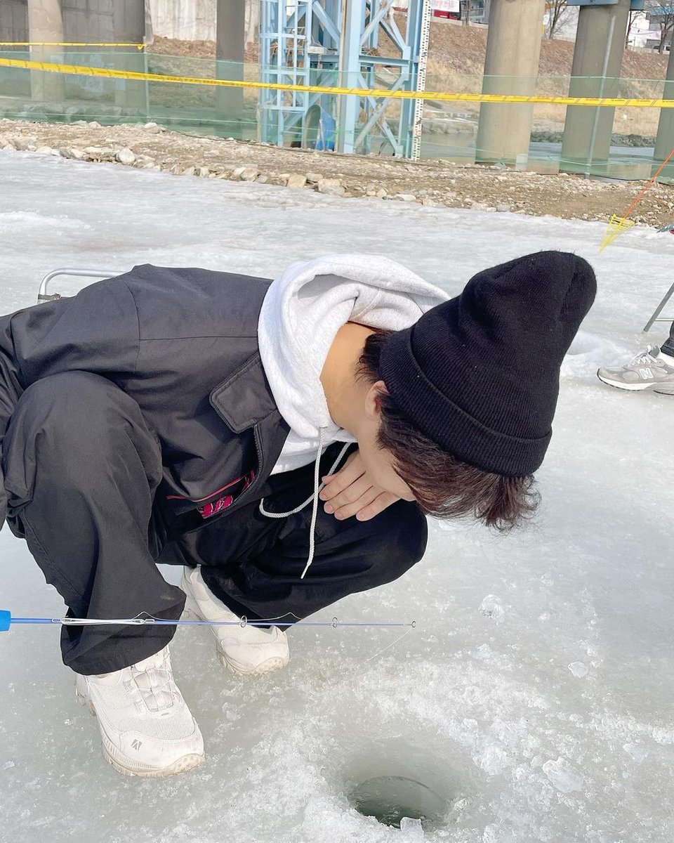 2pmalways's tweet photo. [2PM IG]
No!! Director!! How did you manage to catch our hearts although you were told to catch fish🤦🎣💙

#ThatsCheating #Beebeep🐟
#GiveThemBack #HottestsHearts🫶
https://t.co/26OFnnJB7h https://t.co/4t2GbaW5DX