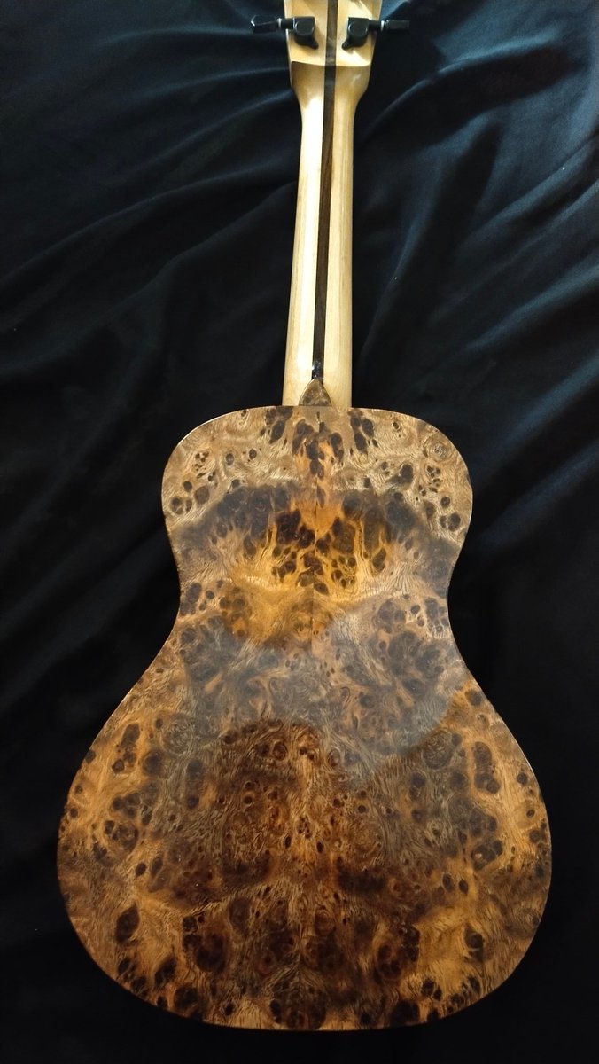 pelemukulele's tweet photo. TENOR UKULELE 🔥

🌻Top back and side burl wood

🌻Neck canadian maple backstripe Rosewood

🌻Bridge,nut , Fretboard sadle Ebony

🌻Low G Flurocarbon string

semoga seluruh mahluk hidup berbahagia 🙏

Order : 087838167888

#ukulele #customukulele 
#pelemukulele https://t.co/OPvXpGMF2i