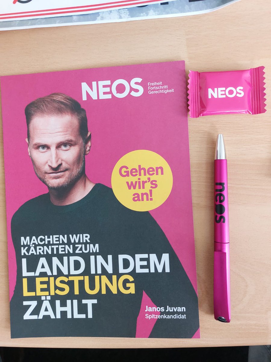 presse_peter's tweet photo. Die #NEOS setzen auf Leistung, metallicpinke Kugelschreiber und Traubenzucker (7/8) https://t.co/4tZQ7FW7s2