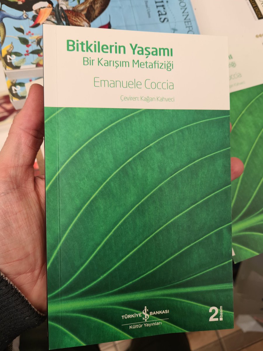 Doğaya hiyerarşik ve hayvan temelli bakış açısını çok ilginç bir şekilde eleştiren bir eser. Doğa bir kaynak değil daha çok bir değer. Kaynak olarak görülerek gerçekleşen tüketme ve hükmetme sonucu gezegen iflas etmiş durumda.