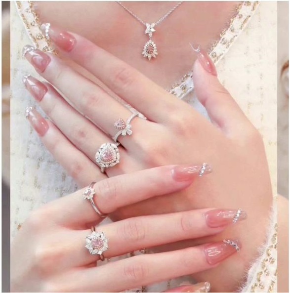 Jason01182693's tweet photo. Pink diamonds from China

#diamond #diamondjewellery #diamondring #diamondjewelry #diamondearrings #jewelry #jewelryshop #coloreddiamond #pinkdiamond #bluediamond #yelllowdiamond #reddiamond #ring #necklace #earring #weddingring #engagementring #customjewelry #cvd #hpht https://t.co/MnZ6LsDfMR