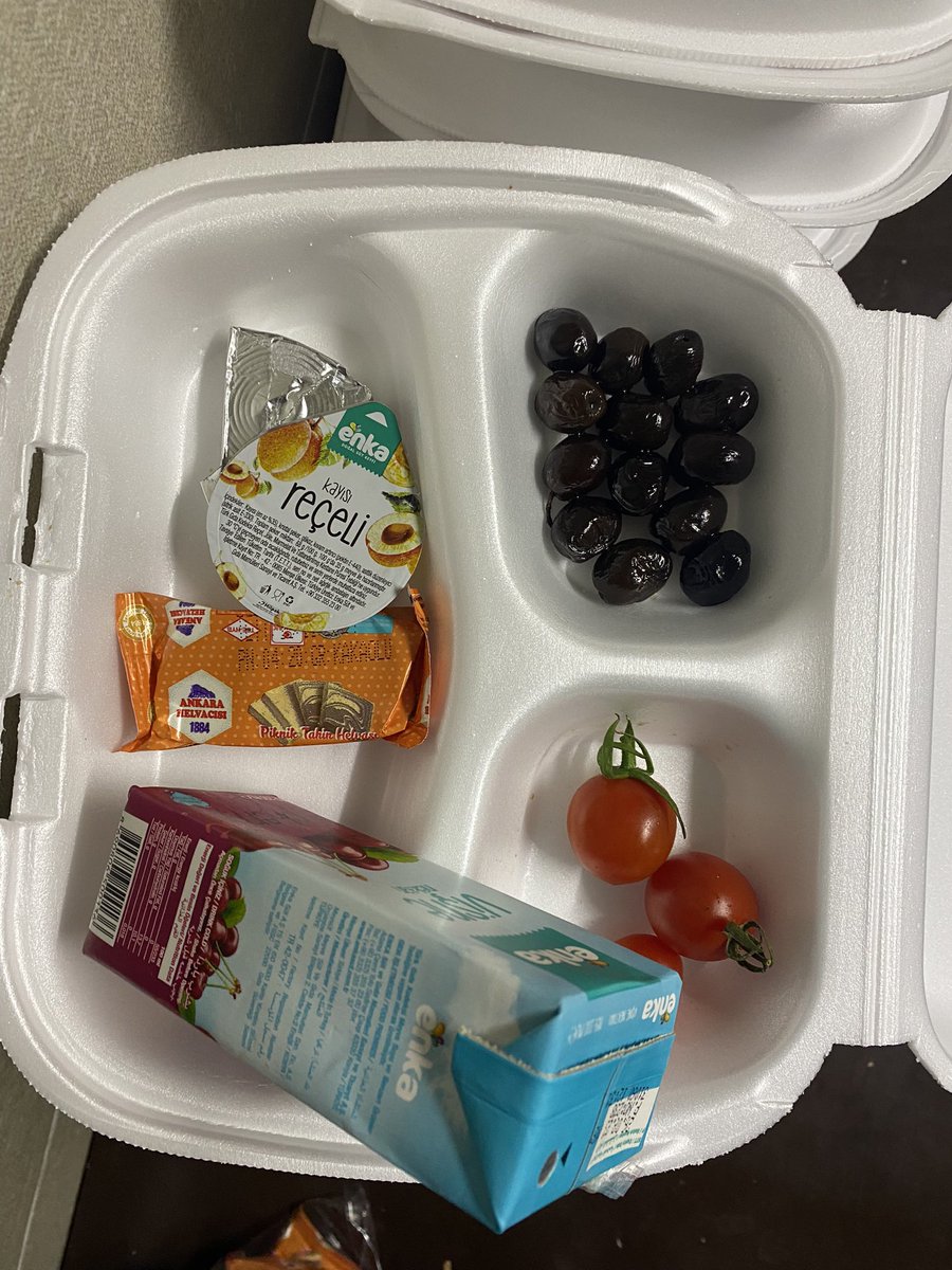 Marmaris Aurasia Sea Side Otel'de konaklayan depremzedelere verilen kahvaltı buymuş. Otellere yerleştirdik diye reklam yaptıklarına bakmayın