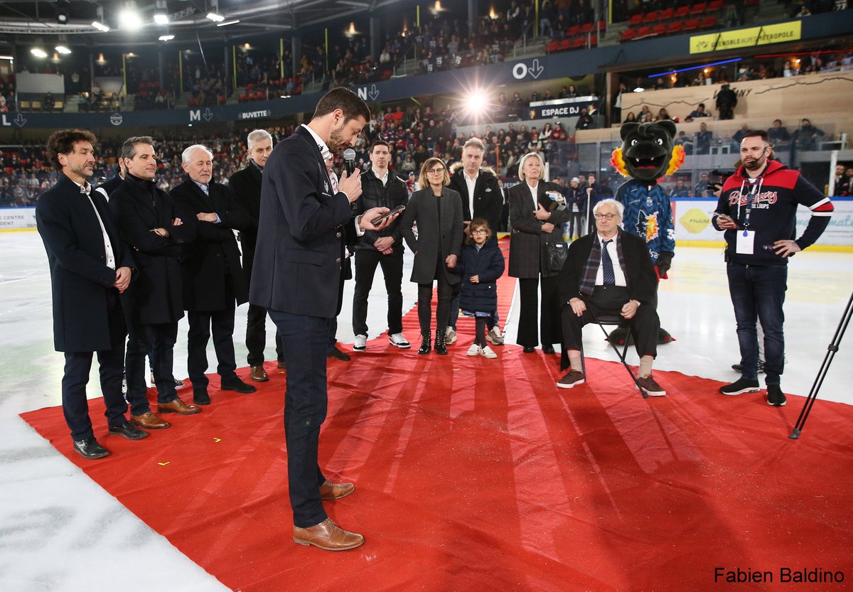 Le #73 retiré chez les <a href="/bruleursdeloups/">Brûleurs De Loups</a> ! <a href="/christartari4/">Christophe Tartari</a> dans la légende ! 💫