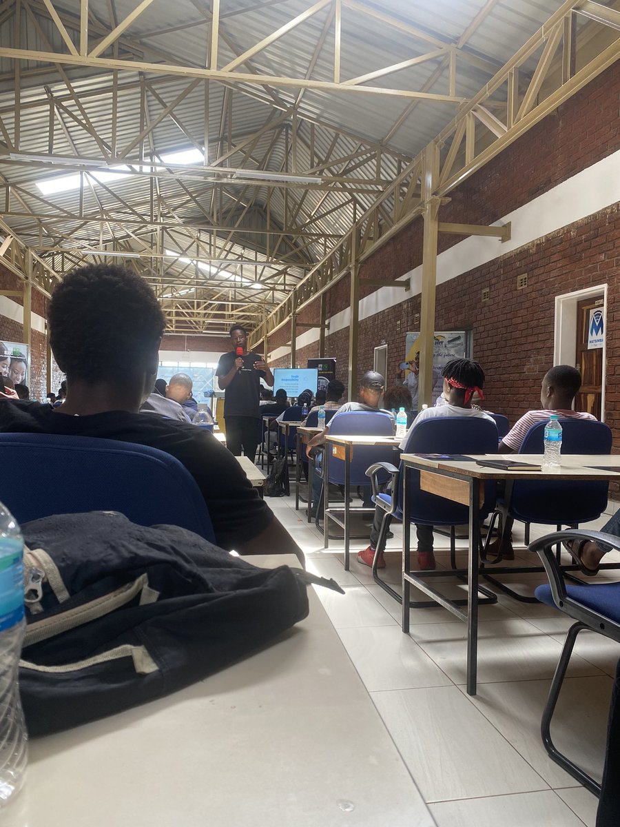 iamngoni's tweet photo. #ZimDevFest23
@Rodney_263 killing it with SOLID principles. https://t.co/k4tEaSN73h