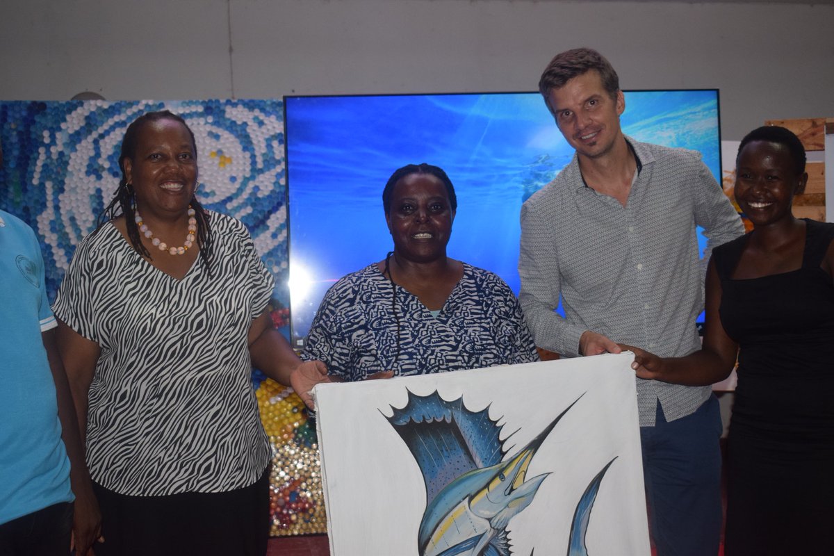 KmfriResearch's tweet photo. KMFRI AD, Fisheries Dr. @NinaWambiji presenting findings of the Billfish Frontiers:Experiences from the Western Indian Ocean, during a #CafeScience at @AFMombasa. The event, which was very enlightening and interactive, was organized by Alliance Francaise and KMFRI.
#OceanScience https://t.co/BFfZs7CU3p