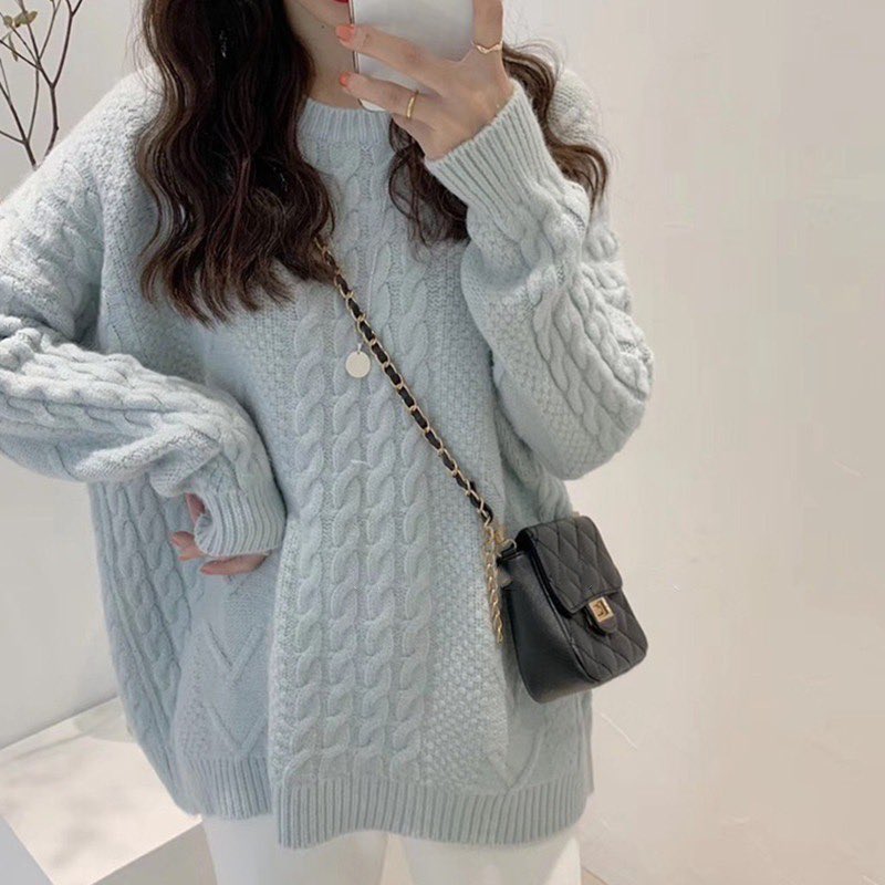 joah__official's tweet photo. また、JOAH (4 YOU COSME店、明洞コスメ店)共に数量ですがアパレルやシューズのお取り扱いを開始いたしました🤍🫧
お得すぎるくらいの低価格でご提供しております🫶本日も大盛況ですぐに完売してしまうので是非みなさまお急ぎくださいませ〜！💨 https://t.co/939UIvoxPX