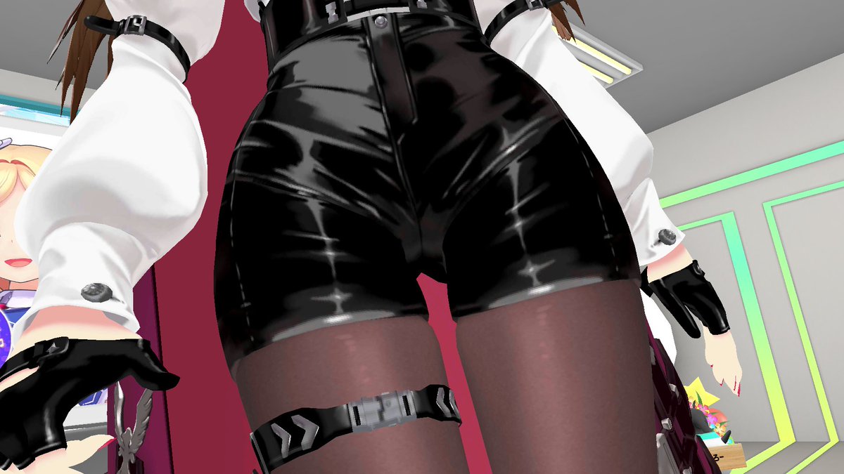 tknliの前から見えるケツ追ってたらマジで話頭にはいってこなくてずっと股間みてた 