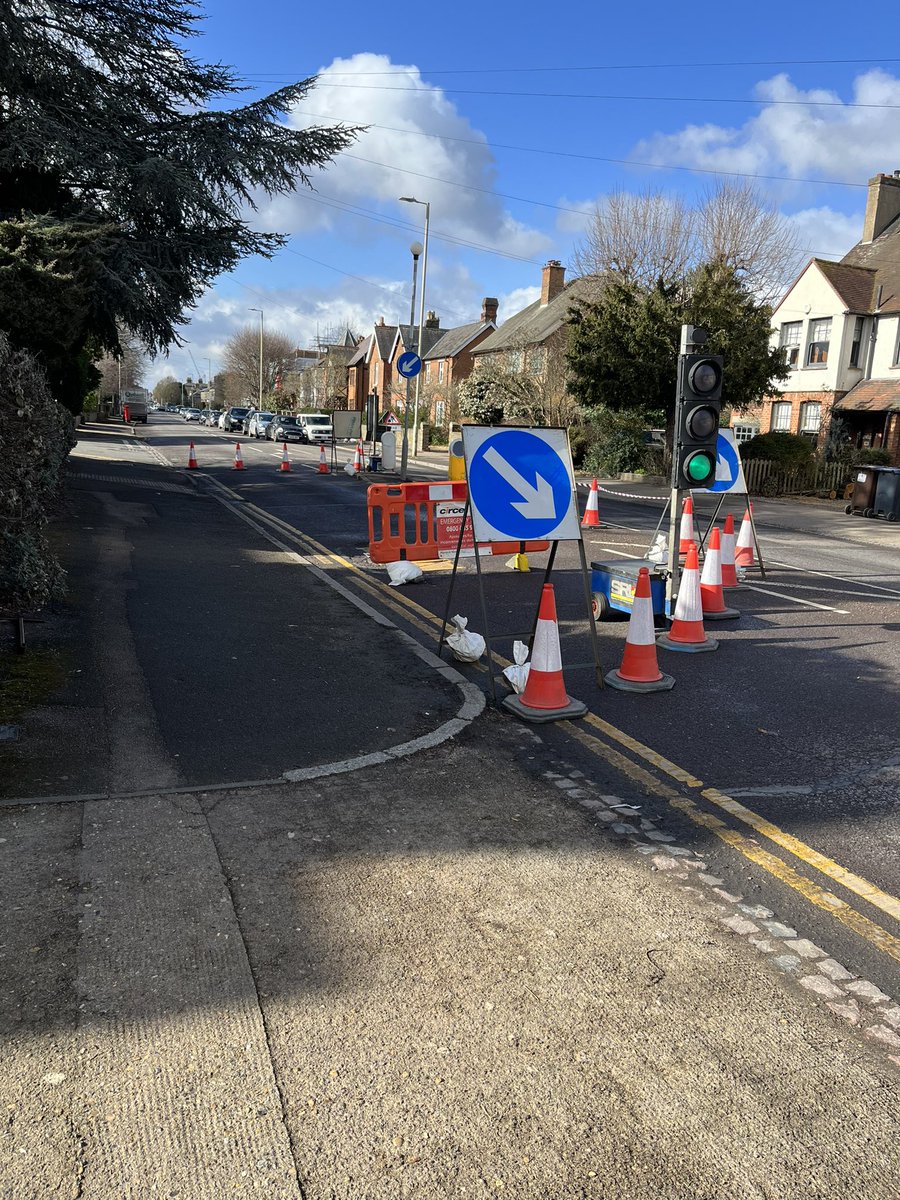 Loosely_'s tweet photo. @hertscc how is this allowed? This bit of Ware Road has been sectioned off for almost 24 hrs and not a bit of work has been carried out. Just causing massive queues throughout the town. Straight after another set of lights this week. https://t.co/FKkTtfV68h