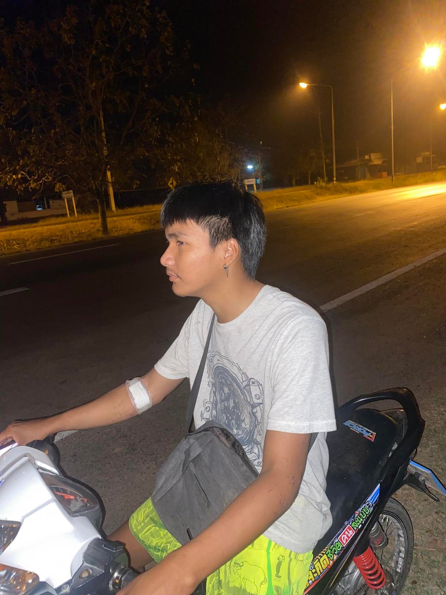 mrtn86910643's tweet photo. รักเหลือเกิน แต่เซิงไม่ได้😆🐾
#หนองเรือ #ชุมแพ #อยากเลียหี #อยากเย็ดหี https://t.co/uYCUb1pCs2