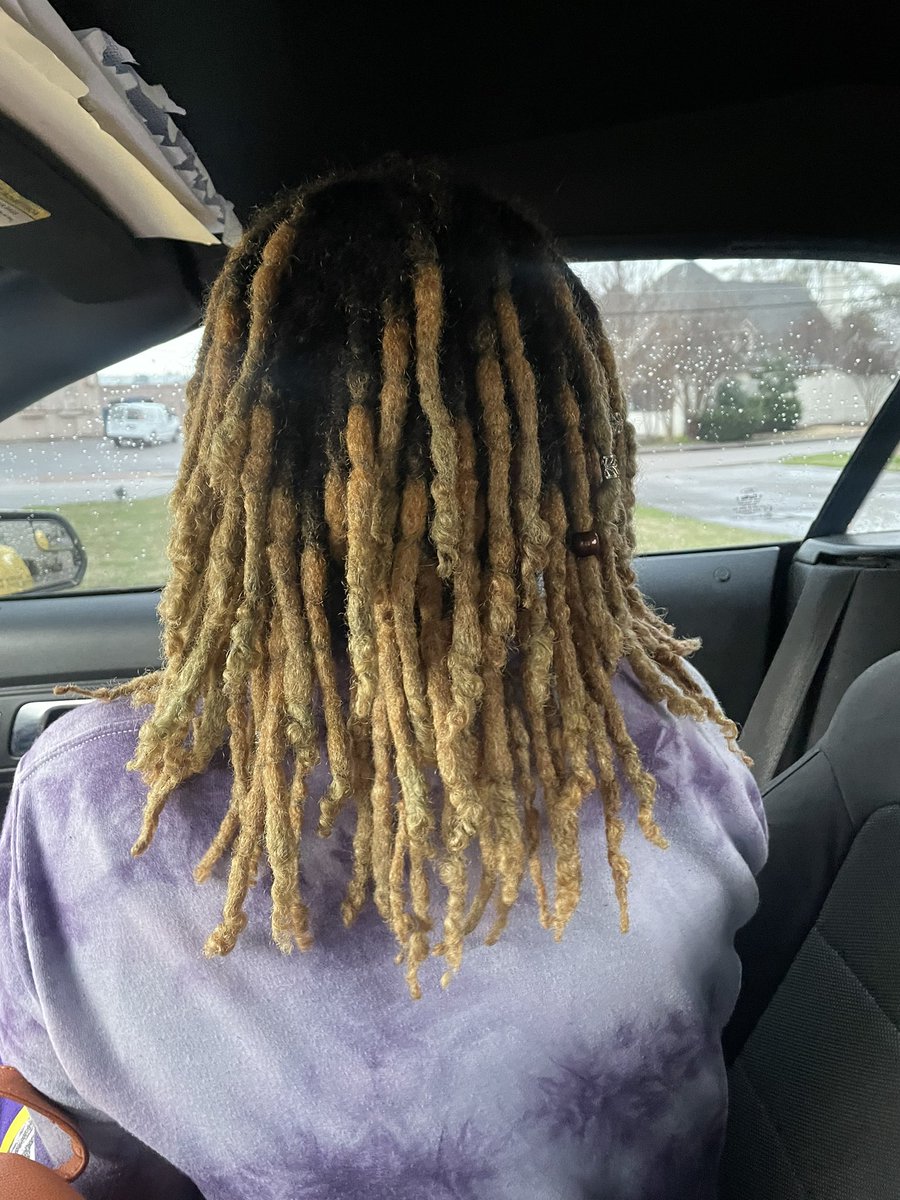 Heyooitskayla's tweet image. 2 years of good tender loving 🌻✨#loclife