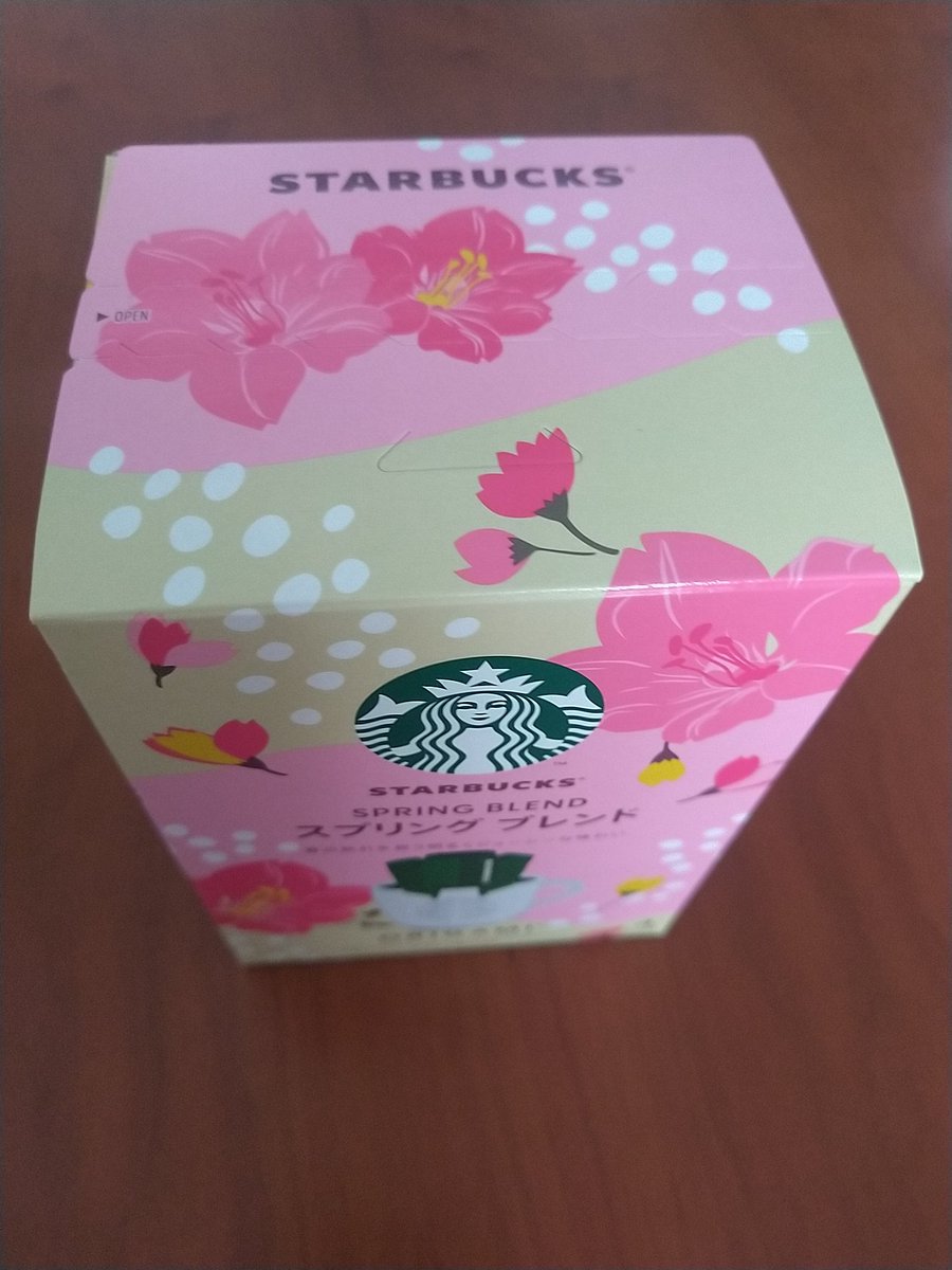 RALPH_0201's tweet photo. 昨日スーパーでパッケージに惹かれて買ってしまった🌸
春の訪れを祝う明るくジューシーな味わいと書いてあるけど、軽やかなコーヒー🌸
#SPRINGBLEND
#STARBUCKS https://t.co/M4Awh14js6