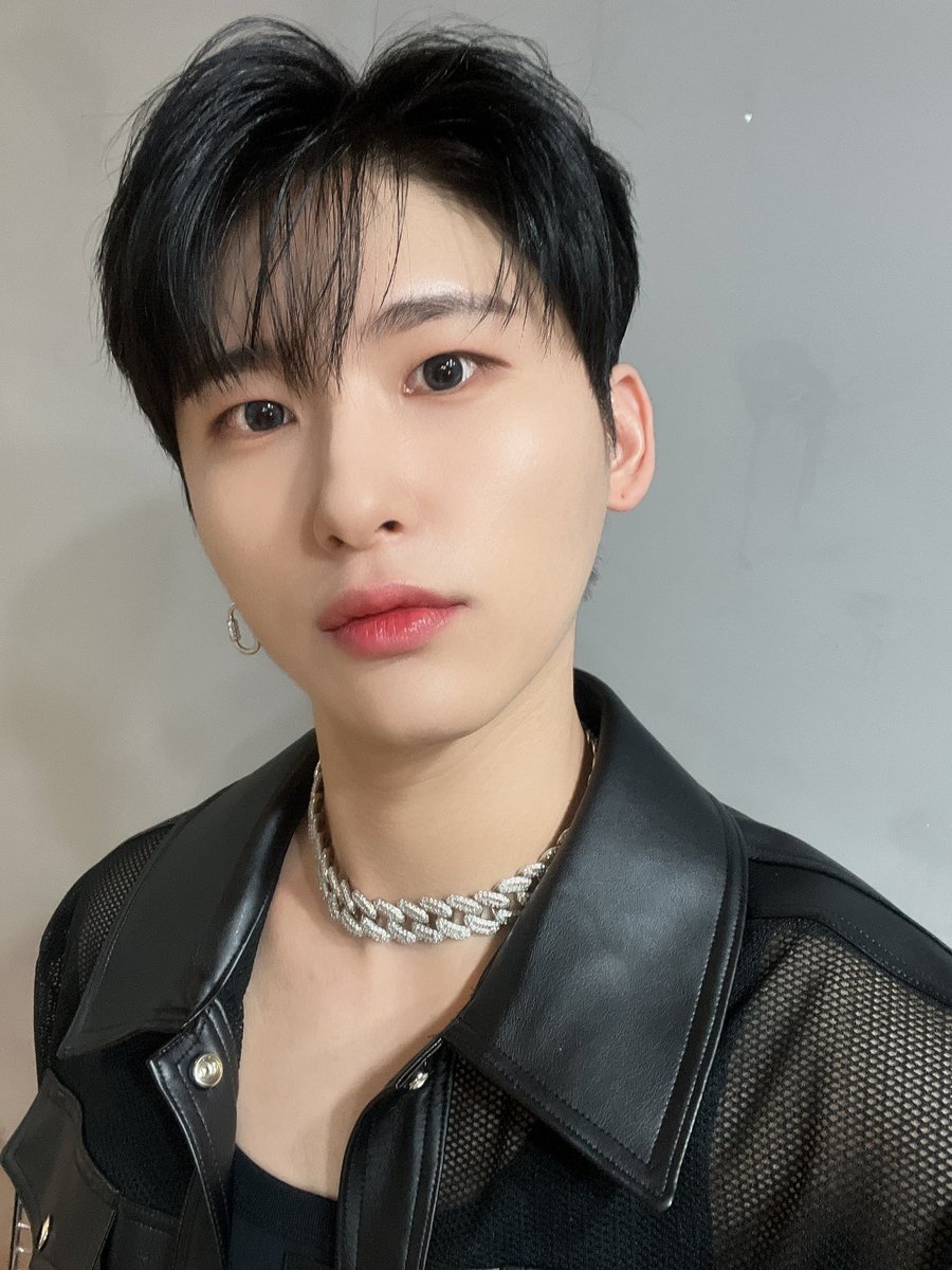 카학 진짜 짧머 너무 예뻐서 사랑이 샘솟음... 눈썹너무예뿜 이마이뿜.. 넘무넘무 예뻐요