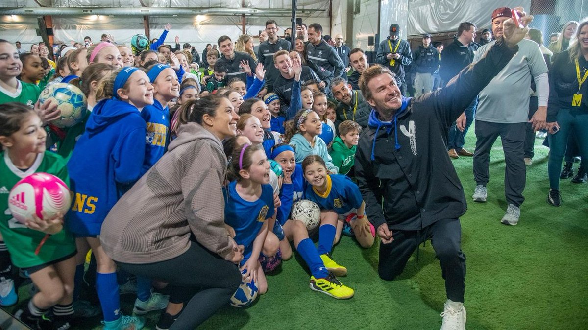 Thunderous cheers and applause broke out when soccer legends David Beckham and <a href="/CarliLloyd/">Carli Lloyd</a> strolled into the Mitchel Athletic Complex. The frenetic energy was palpable. nwsdy.li/3YEN2cb