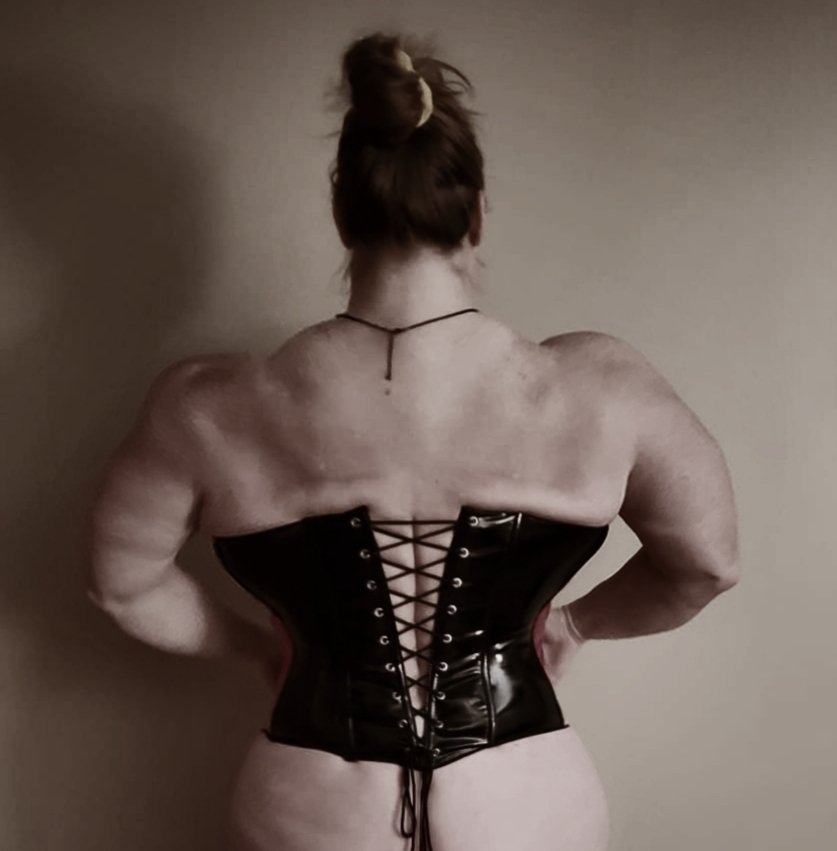 I sure look good in the leather corset.
#strongestever
#beccaswanson
#photooftheday
#Twitter
#follow
#swole #womenwholift