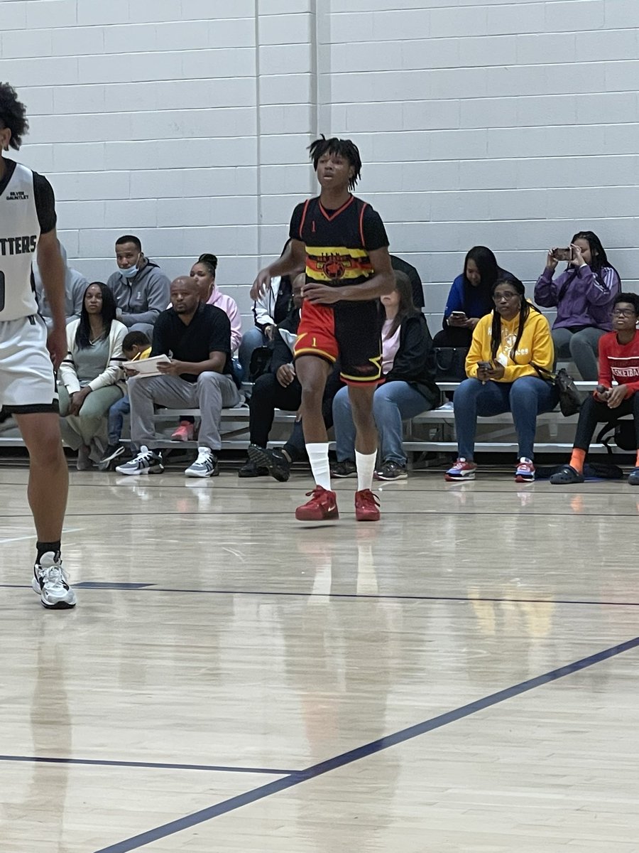 Day 1 standouts from the <a href="/DT_Invitational/">Double Trouble Invitational</a>:

Nathan Anyanga
Keith Banks Jr.
DJ Bembery 
Hady Diane
Jalen Glover 
Jeremiah McDaniel
Jalen Moreland
Matthew Mutia
Seydina N’diaye 
Trey Parker
Jack Reinhardt
Jonavhan Sands
Mike Smith
Landon Williams
Rico Williams

<a href="/OntheRadarHoops/">Shun Williams</a>