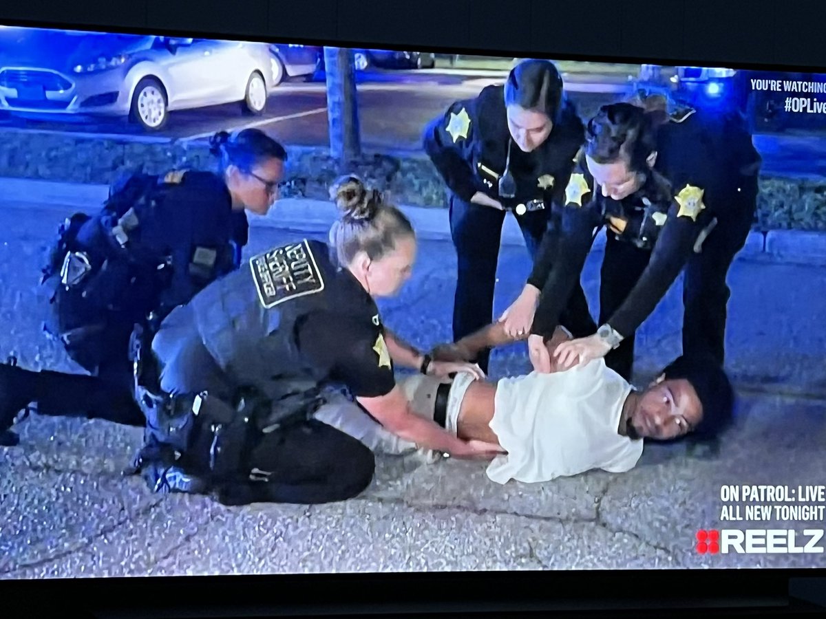 Pretty bad ass work by these female officers! #OnPatrolLive #RichlandCounty #BackTheBlue #thinblueline <a href="/RCSD/">Richland County Sheriff's Dept.</a>