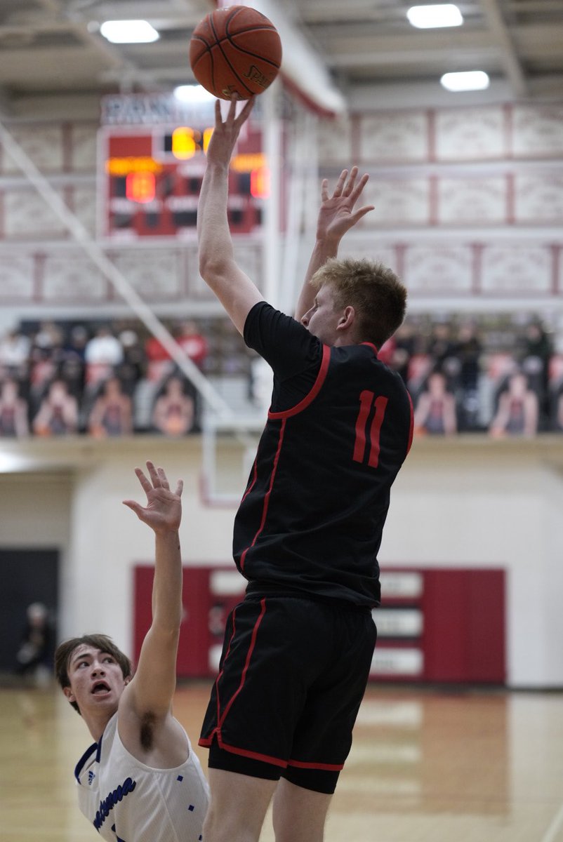 Panthers are up at the half! @LNHoopsOx <a href="/LNHS_Panthers/">Lakeville North High School</a>