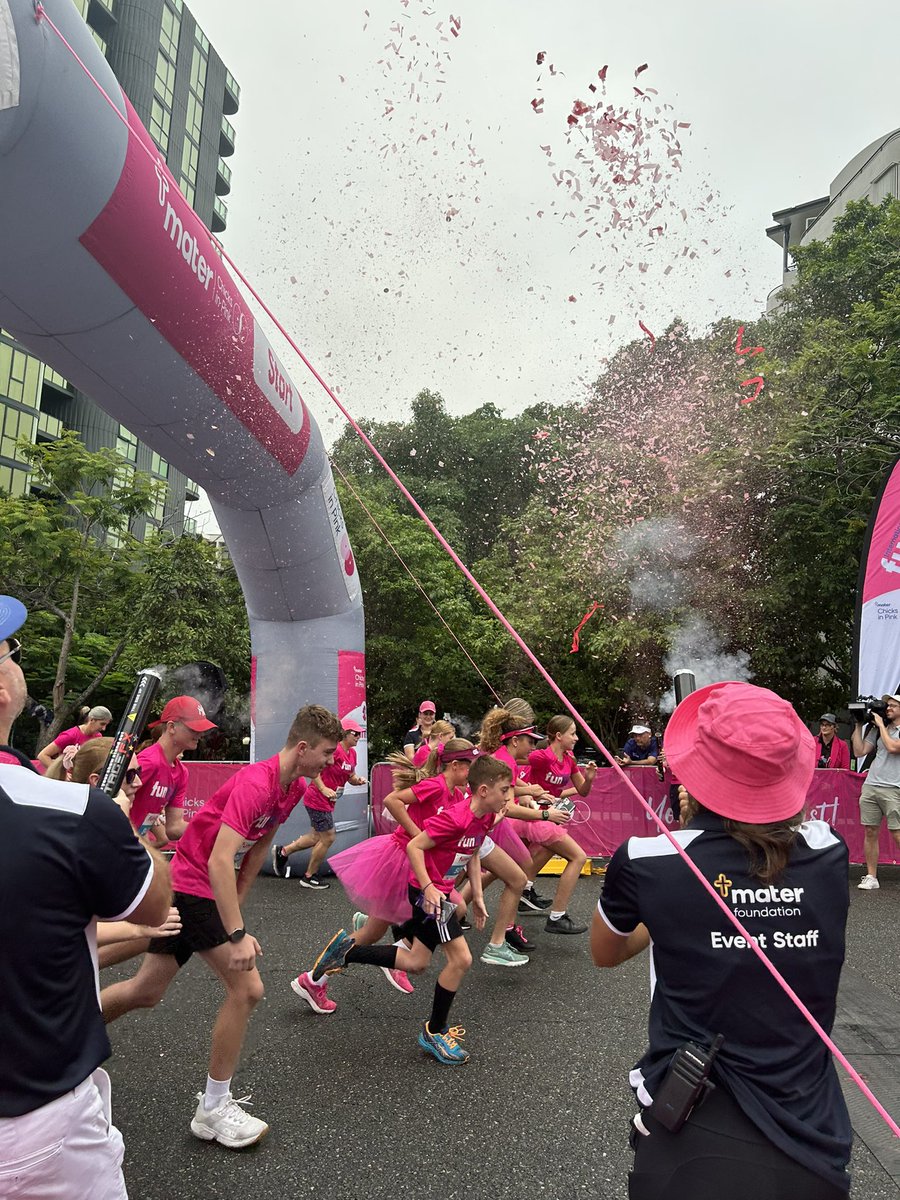 mjandison's tweet photo. We did it! Thank you to the @MaterResearch ๐Running through the #Brisbane CBD alongside a sea of pink was amazing. Big thank you to my wonderful friend Lindsay for being the motivator and huge inspiration ๐
#ChicksInPink #IWD2023 #breastcancerawareness #funrun #BetterTogether https://t.co/yffSxxY7Sr