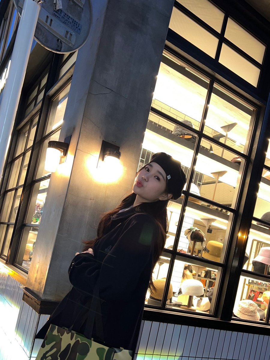 shnericf's tweet photo. 🙋🏻‍♂️ : let me take a photo of you, kitten. 
🙋🏻‍♀️ : wait.. i'll do the same

then the result... https://t.co/BbgRpDrwre