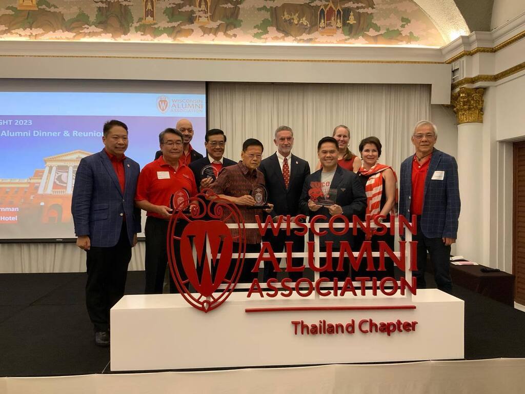 EkasithSomsook's tweet photo. Congratulations to all awardees. #wisconsinalumni #ekasithsomsook https://t.co/4w2dgChVFS https://t.co/VuyHwrH9bZ