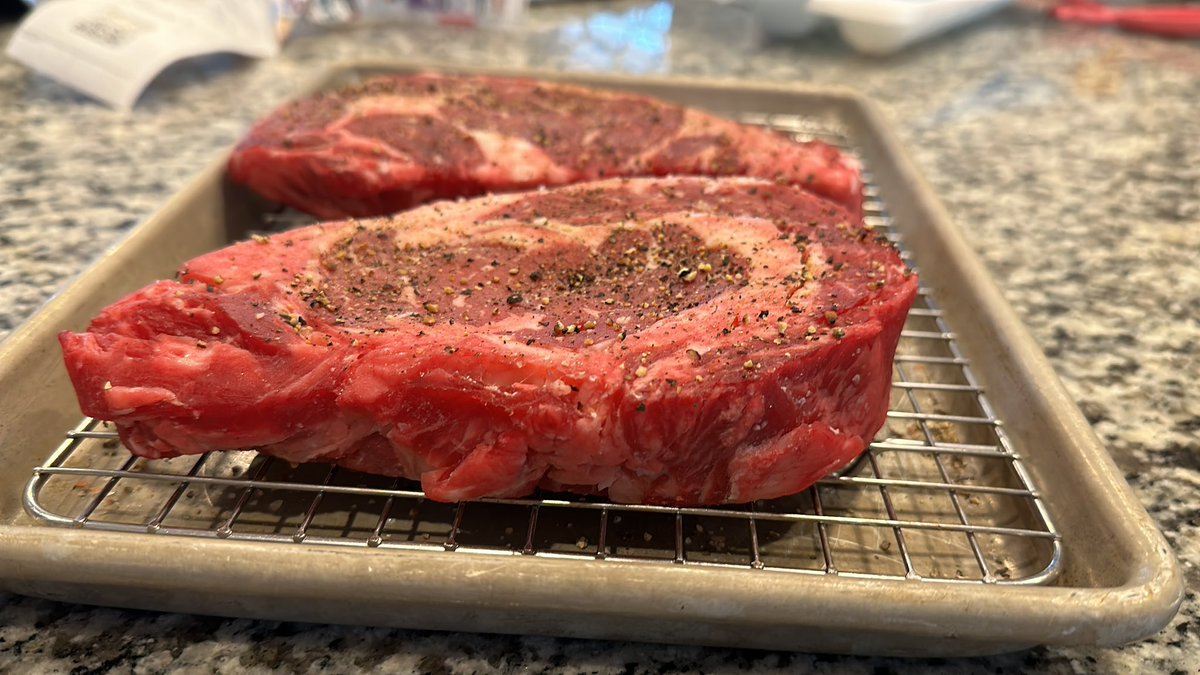 ChefShifty0121's tweet image. Cast Iron Rib-eye for Dinner with Red Wine Demi 💙 @Lazychefs #chefathome #dinner #meat #steak