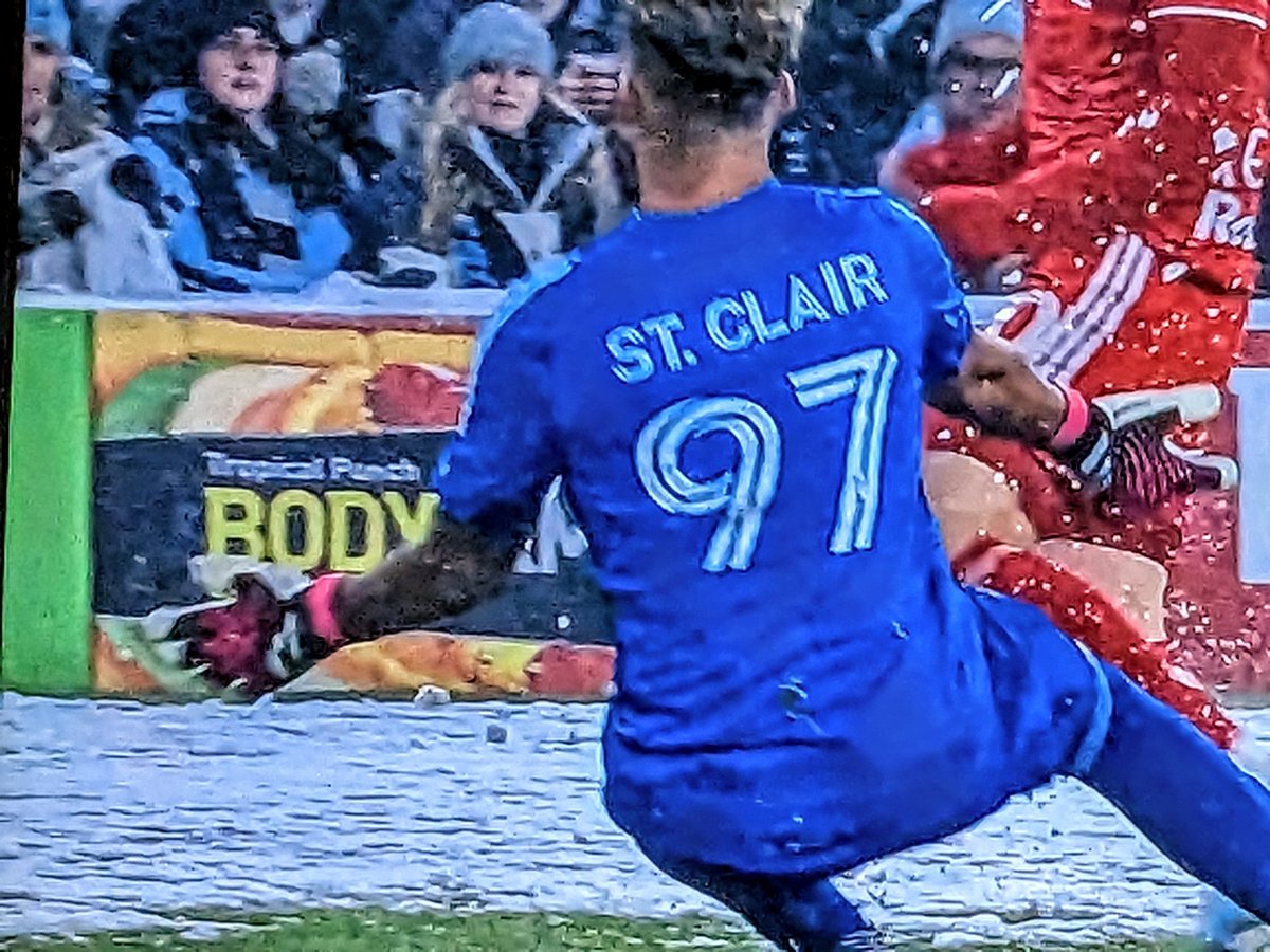DJGloveRepair's tweet photo. Several Loons players including @SaintC17 are wearing short sleeves in the snow and cold tonight in honor of Bud Grant. #legionofloons #RIPBudGrant https://t.co/Rvo9zZLgmK