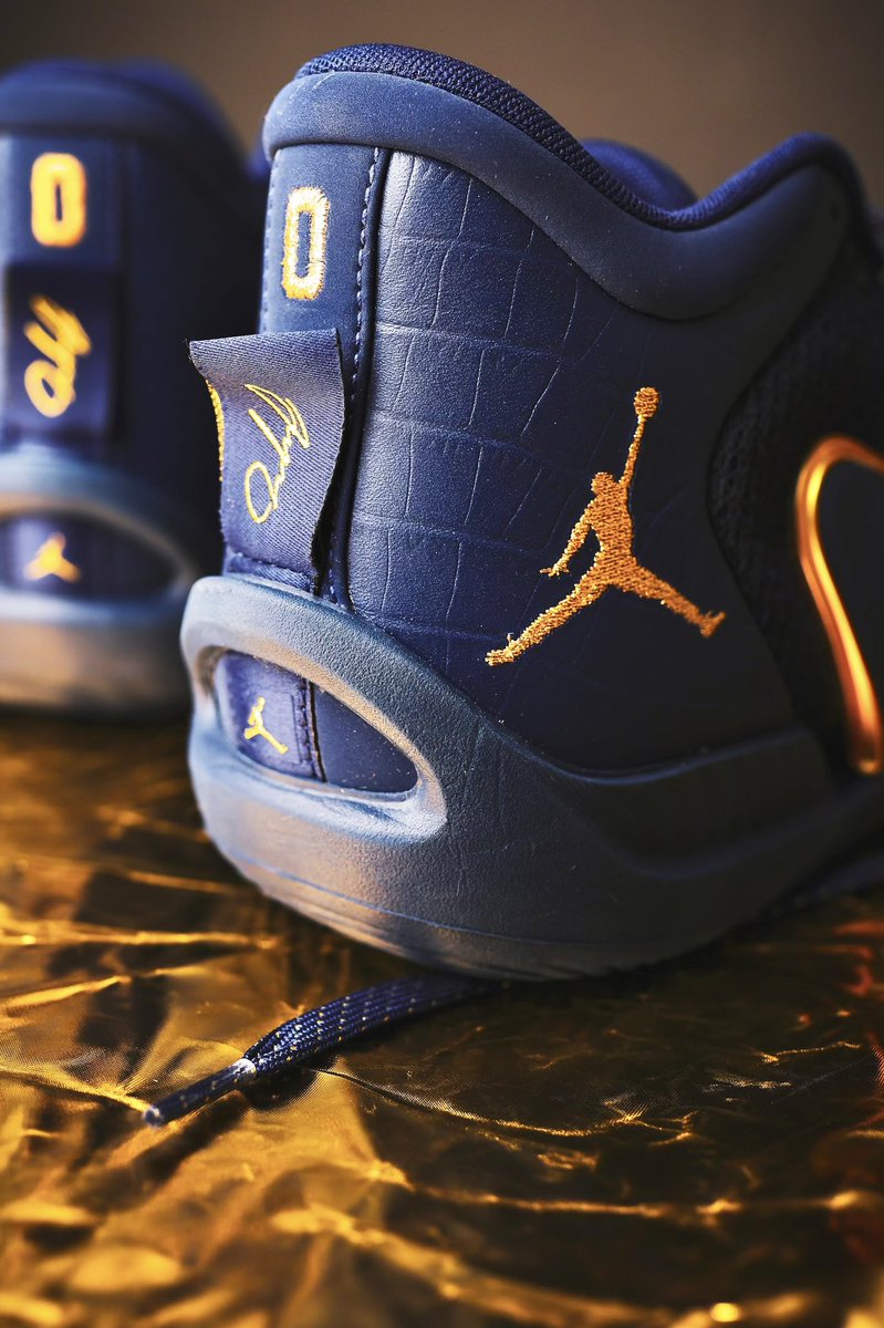 Nick DePaula on X: Jayson Tatum's newest Jordan Tatum 1 PE celebrates his  love of luxury watches, with croc skin and gold accents 👀👀   / X