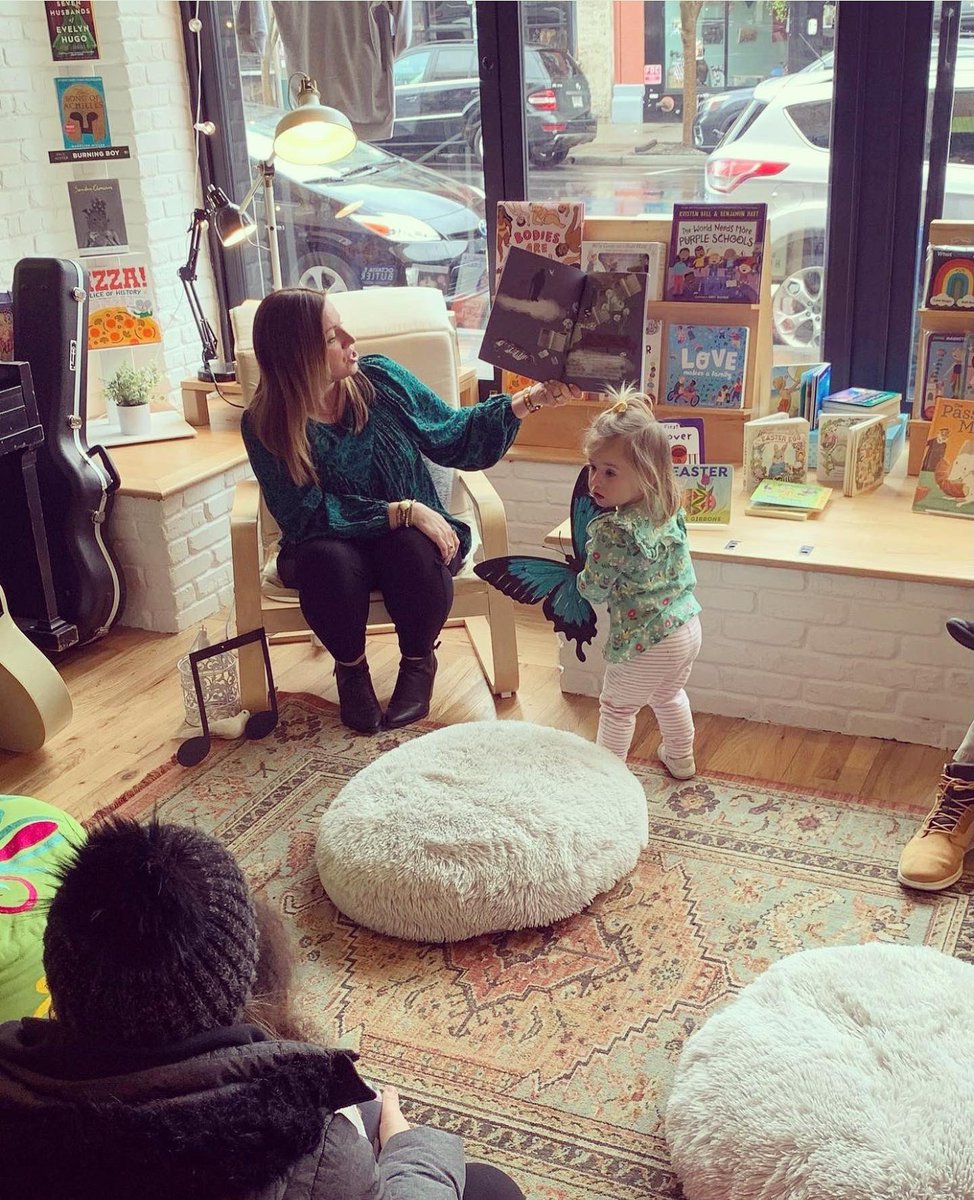 melissa_campesi's tweet photo. story time &amp; music @AsburyBookCoop 
💜🎶📖💫 https://t.co/uHLvzctYI9