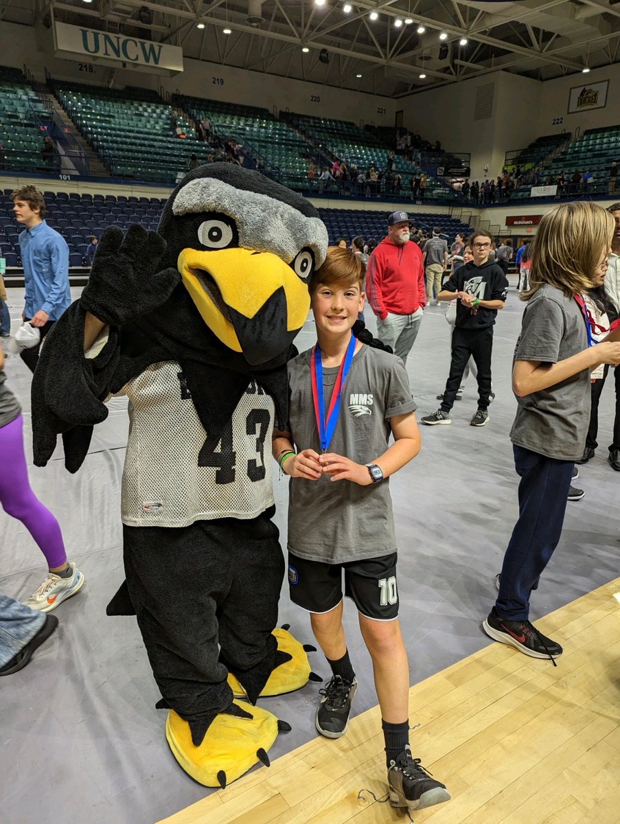 KefLauren's tweet photo. A big thank you to the Murray Middle School Science Olympiad coaches Ms. Krisanda and Ms. Moore. Murray Middle School represented!  #offtostates @NewHanoverCoSch @JustinFischetti @ppresley_1 https://t.co/np2O5kn6kc