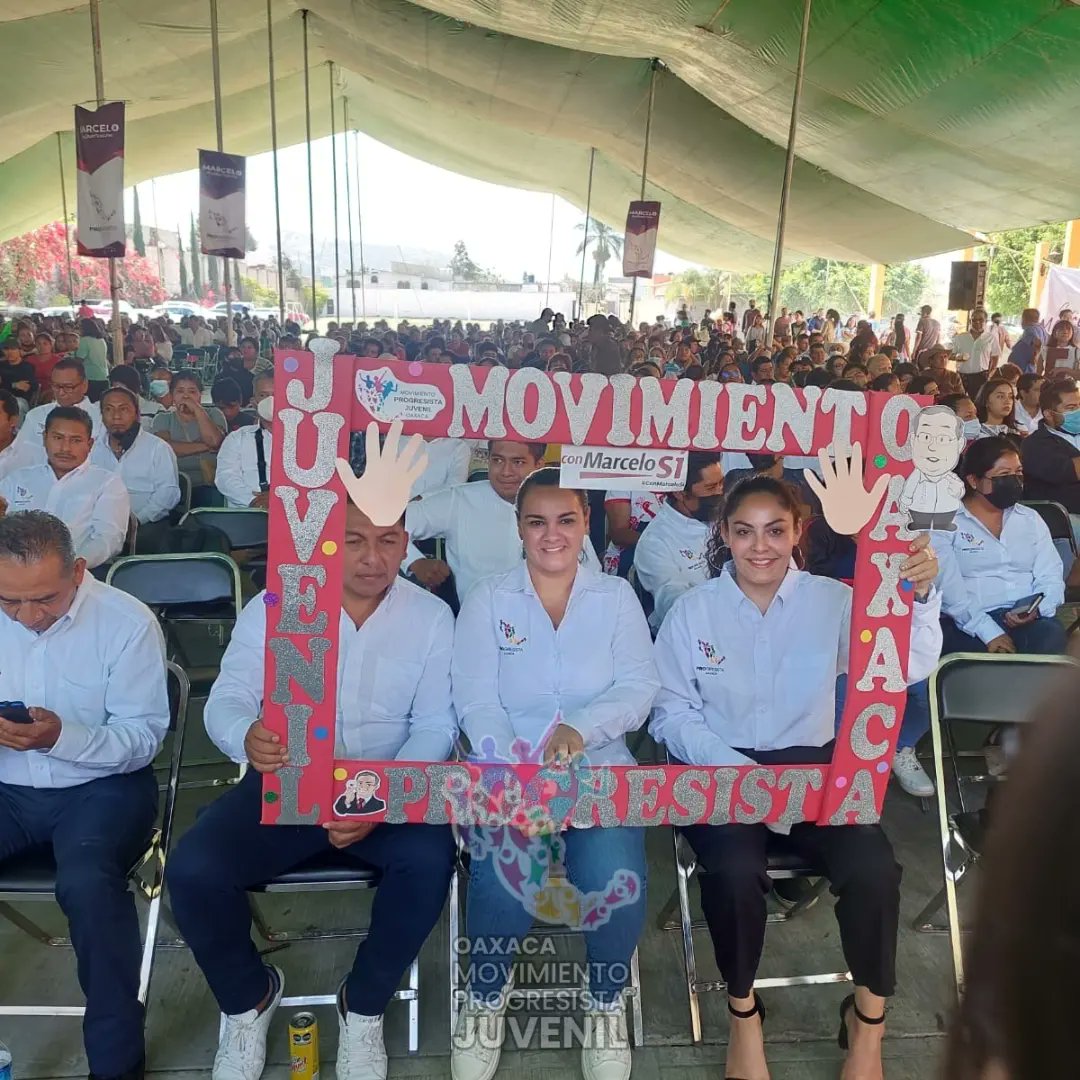 mpjoaxaca's tweet photo. Así se tomaron la #FotoProgresista las personalidades e invitados que nos acompañaron en la "Toma de Protesta". 📸
Agradecemos el apoyo que nos brindan como #ComunidadProgresista teniendo claro que #MarceloEbrard es #LoQueNosUne. ✨

#SomosProgresistas

#ConMarceloSí https://t.co/2rAhUjGByh