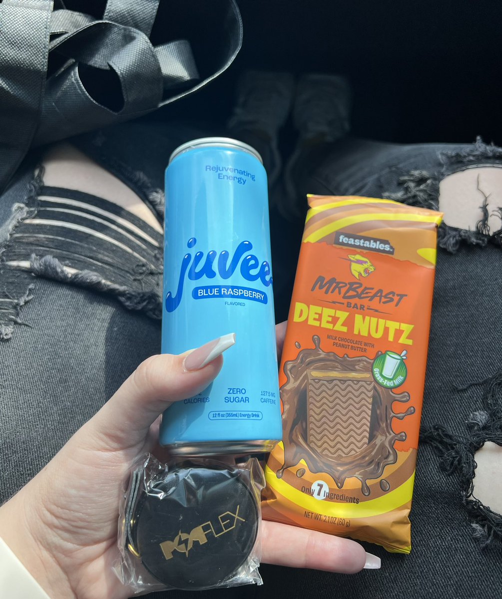 5 years in the <a href="/shop/">Shop</a>ify ecosystem and I finally made it to a shopify event IRL 🫶🏻 

not surprised at all that @shop’s pop-up was the best one I’ve seen so far at #sxsw - creative, interactive/engaging, awesome free merch &amp; the whole thing looked 🔥