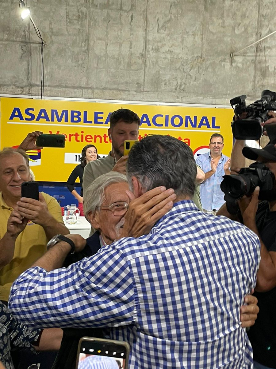 Nicobicoamado's tweet photo. La Vertiente tiene su Candidato.
@LaVertienteFA @OrsiYamandu https://t.co/JYIpMjHDog