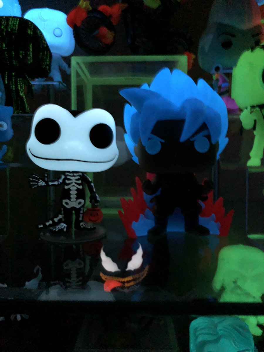 KainRich's tweet image. Added 2 new great glows to the shelf today. Awesome glows on both. And Padme to the Sw collection 👍🏻 good week. Enjoy ur weekends all and be kind to each other. @OriginalFunko #funkocommunity #funkoglow #funko @brianmariotti