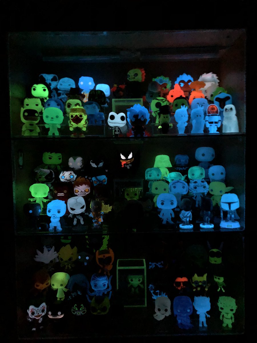KainRich's tweet image. Added 2 new great glows to the shelf today. Awesome glows on both. And Padme to the Sw collection 👍🏻 good week. Enjoy ur weekends all and be kind to each other. @OriginalFunko #funkocommunity #funkoglow #funko @brianmariotti