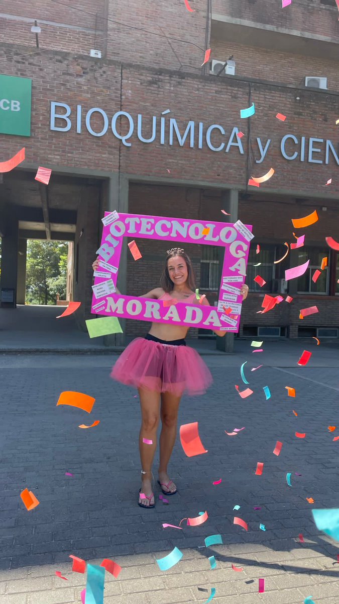 lovattoj's tweet photo. cheeee soy biotecnóloga!! 👩🏻‍🎓 https://t.co/gZxqrzADgr