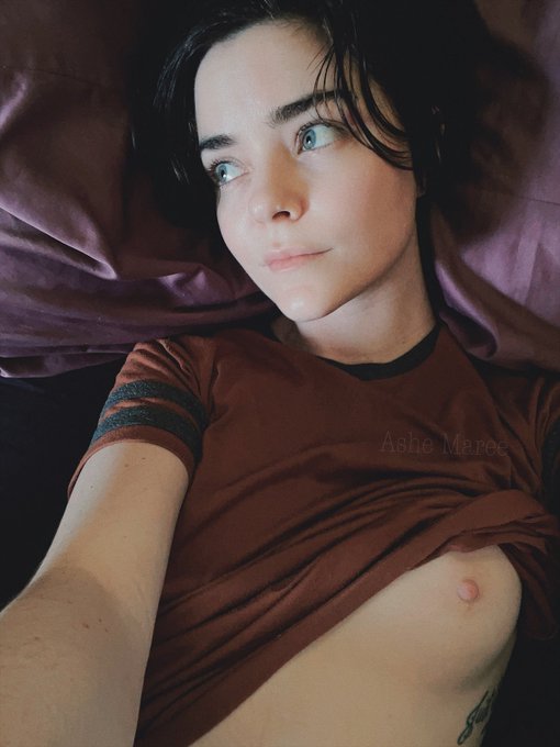 haven’t posted a ‘just woke up’ titty pic in a while, I think we’re overdue 👍🏻✨ https://t.co/wKlMlBM