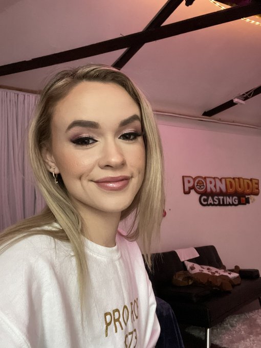 Can&rsquo;t wait for y&rsquo;all to see this interview and scene 😜 spicy things 🌶️ https://t.co/zNex4KmwwI