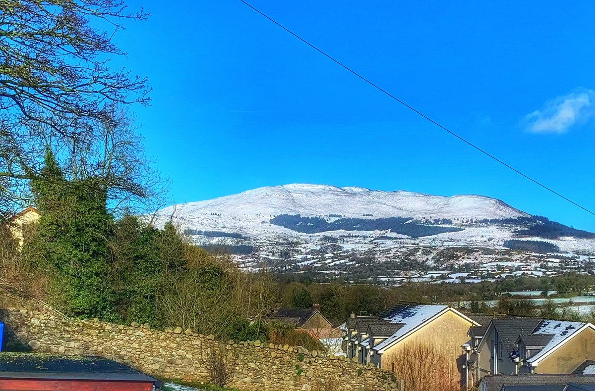 Sinead_Rice's tweet photo. Beautiful view of a snow capped #slievegullion from #forkhill #snowdays #southarmagh #visitsoutharmagh @bbcniweather @BBCWthrWatchers @Louise_utv @WeatherAisling @WeatherCee @angie_weather @barrabest @weatherchannel @Ring_Of_Gullion @DiscoverNI @nmdcouncil https://t.co/SrK0WkY7Zp