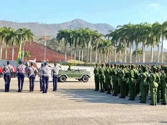 Scarlet05739972's tweet photo. 🇨🇺👉 #SantiagodeCuba: Acto Político y Ceremonia Militar realizados en el Mausoleo a los Mártires del #SegundoFrente Oriental
#65SegundoFrente #JuntarYVencer @DefendiendoCuba https://t.co/4UaUkwXJ66