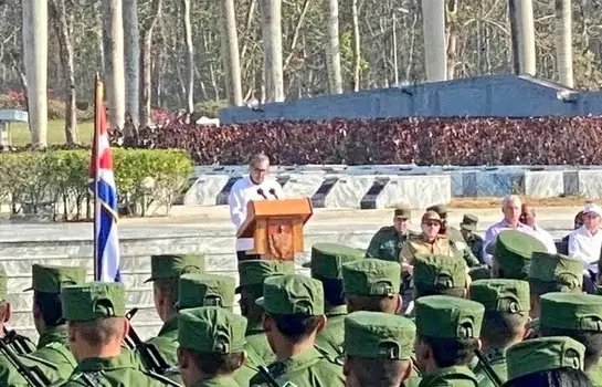 Scarlet05739972's tweet photo. 🇨🇺👉 #SantiagodeCuba: Acto Político y Ceremonia Militar realizados en el Mausoleo a los Mártires del #SegundoFrente Oriental
#65SegundoFrente #JuntarYVencer @DefendiendoCuba https://t.co/4UaUkwXJ66