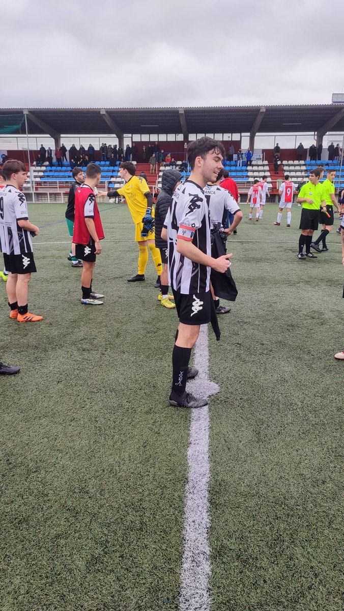 VictoriaCF1943's tweet photo. 🖤🤍Hoxe Fita despediuse dos seus compañeiros como máis lle gusta, xogando no campo!
Sempre un exemplo dentro e fora do campo,
boterémoste de menos!! 🦓
#SempreCebra #FamiliaVictoria #VictoriaViví https://t.co/S34T8dO8zg