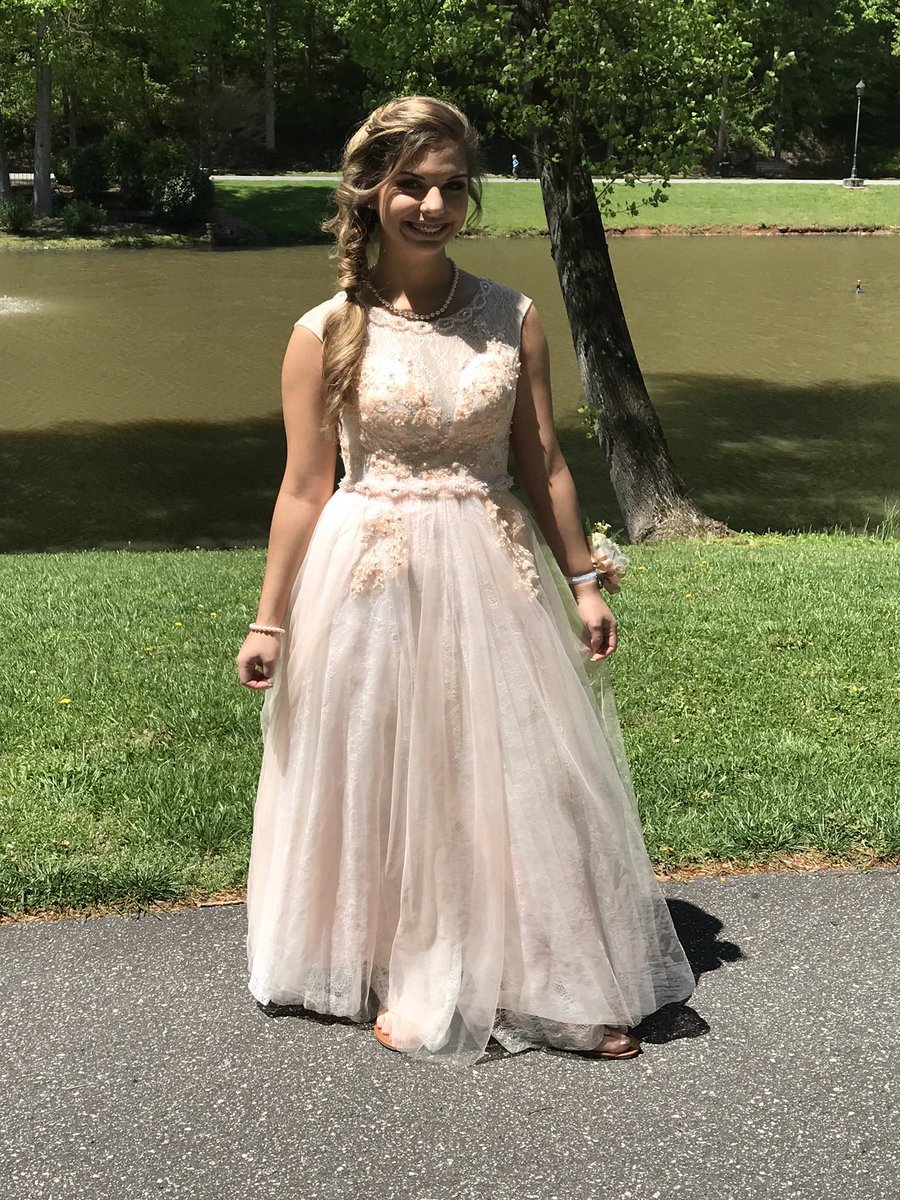 kaseyfox99's tweet photo. @LOOKSBYEBONY Junior and Senior prom 🥹 https://t.co/iDFF4cxpF9