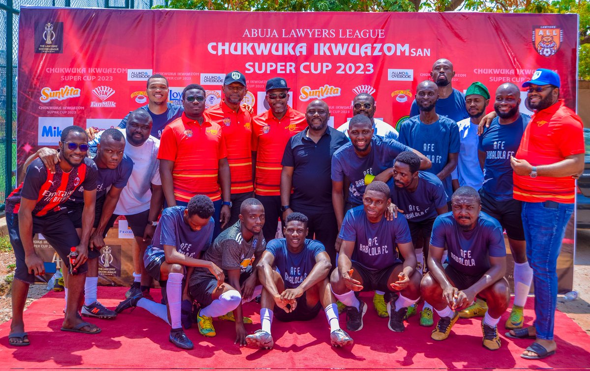 OluyoleKing's tweet photo. Matchday 1 introduction of players to officials, professional kickoff and pictures with spectators and of the match winners Afe Babalola chambers.
#abujalawyersleague #abujalawyersleague2023 #lawyerssoccerleague #metropixels #sport #football #youthsport #unitybar #Nigeria https://t.co/t09Sh7HQrM